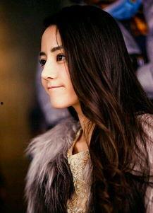 迪丽热巴背景图,探寻新疆美女的异域风情